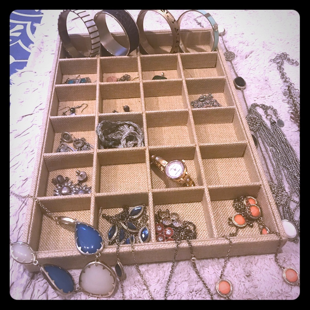 Assorted jewelry